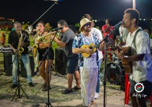 Músico cabo-friense, Azul Puro Azul comemora aniversário com encontro musical na Praia do Siqueira