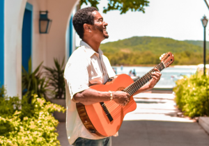 Projeto "É coisa Nossa" leva ao Charitas, em Cabo Frio, produções audiovisuais de músicos 