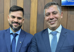 Prefeito e vice de Cabo Frio anunciam cortes nos próprios salários