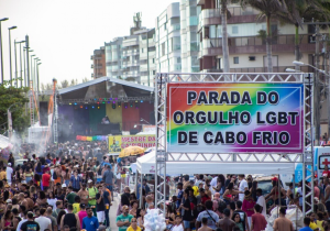 Mudanças na Parada LGBT de Cabo Frio tramitam na Câmara e viram alvo de protestos