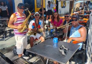 Folia em Cabo Frio: Sunset Boulevard tem edição de carnaval nesta quinta-feira (6)