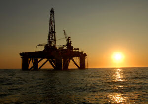 Economista prevê risco remoto de crise no petróleo, mas alerta: prefeitos devem se preparar