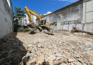Após decisão do Conselho de Patrimônio, casa de Edilson Duarte é demolida em Cabo Frio