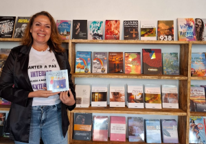 Livro que incentiva valores ganha espaço em escolas e feiras literárias da Região dos Lagos
