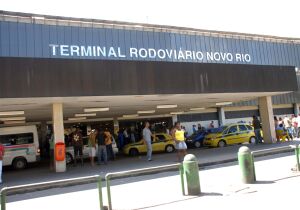 Megaoperação no Rio paralisa viagens de ônibus e afeta a Região dos Lagos