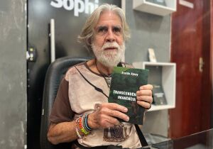 'Transcendência imanência': Eraldo Amay lança obra poética em Arraial do Cabo