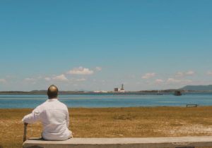 Estreia de 'Refinaria': adaptação de livro finalista do Jabuti põe Cabo Frio em cena