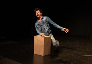 Região dos Lagos recebe espetáculo teatral que questiona a desigualdade