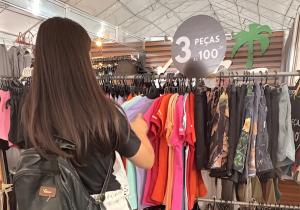 Crise e mudança no consumo influenciam vendas de Natal no comércio de Cabo Frio