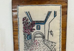 Mostra revisita memórias de Cabo Frio em bordados de mulheres do coletivo Trama dos Lagos