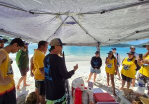 Mutirão em Arraial retira 40 kg de lixo das Prainhas do Pontal e abre Semana de Limpeza dos Mares