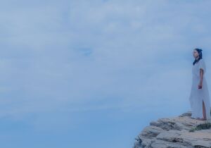 Cantora pøliva escolhe praia paradisíaca de Cabo Frio como cenário de clipe cinematográfico