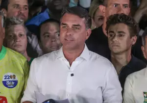 Em carta golpista, Flávio agradece Milei e Trump por apoio para fuga