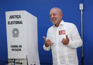 Lula vota em São Bernardo e diz nunca ter visto mobilização como a do 2&ordm; turno