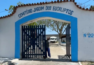 Cemitérios de Cabo Frio e Araruama passam por manutenção para o Dia de Finados
