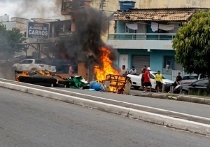 Alagamentos em Cabo Frio provocam protesto e acirram cobrança entre Prefeitura e Prolagos