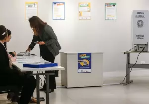 Colinha em papel e sem celular: saiba o que pode entrar na cabine