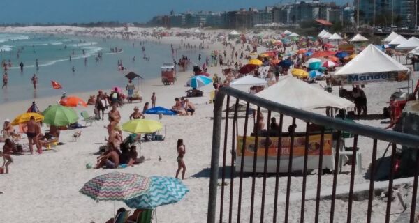 Ambulantes se reunirão com Adriano para pedir liberação de comércio nas praias durante feriadão