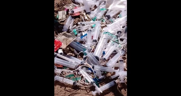 Comsercaf recolhe lixo hospitalar descartado irregularmente em Unamar