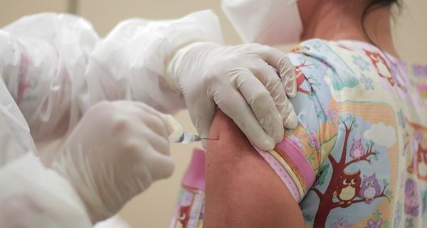 Cerca de 300 pessoas são vacinadas no primeiro dia de imunização contra a Covid em São Pedro 