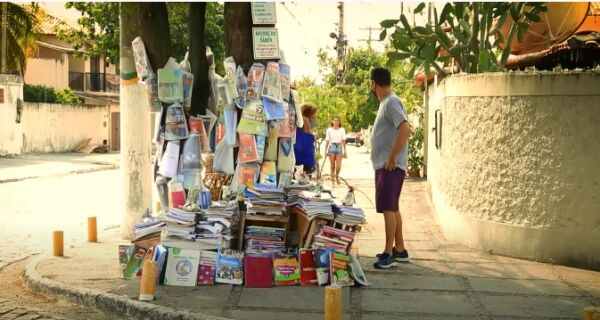 Prefeitura quer acabar com Árvore do Saber, projeto voluntário de doação de livros no Jardim Caiçara