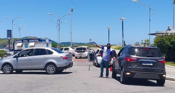 Orla da Praia do Forte é parcialmente fechada para veículos motorizados