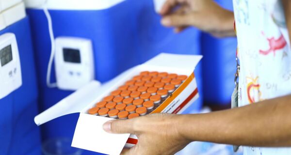 Butantan entrega 800 mil doses da CoronaVac para o Ministério da Saúde 