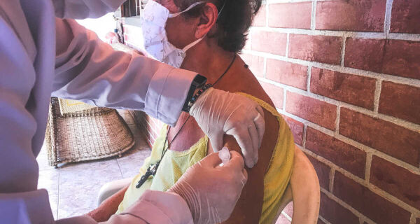 Vacinação contra a Covid-19 é estendida para idosos acima de 87 anos em São Pedro da Aldeia