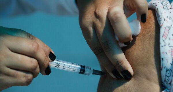 Araruama começa a vacinar idosos a partir de 90 anos contra Covid-19