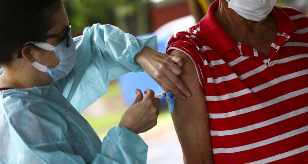 Governo Federal agiliza processo de aquisição de vacinas da Índia e Rússia