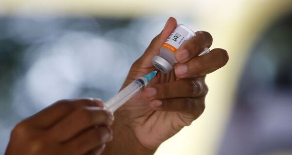 Prefeitura de Araruama afirma ter recebido frascos da vacina Coronavac com doses a menos