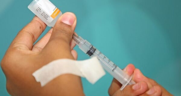 Arraial inicia vacinação contra Covid-19 dos profissionais das forças de segurança 