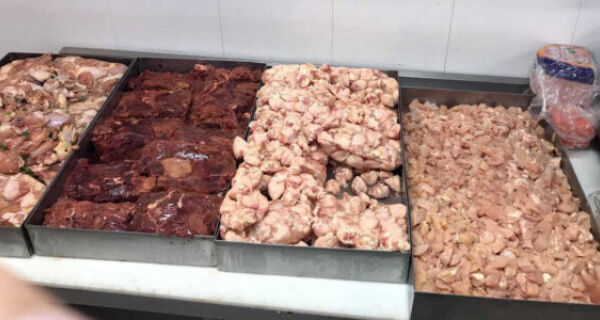 Mais de 700 quilos de carne são descartados de mercado em São Pedro da Aldeia