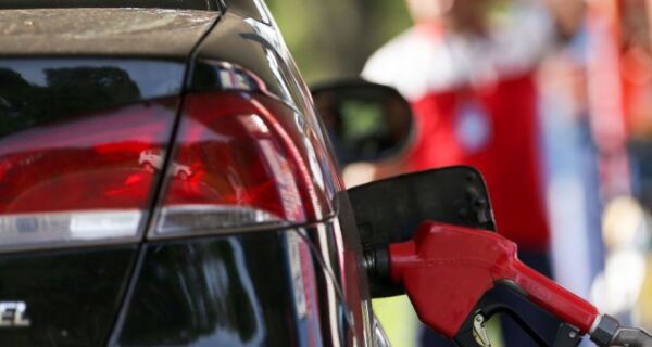 Combustível nas alturas faz cabo-friense sentir peso no bolso para tirar carro da garagem