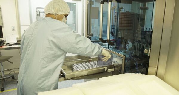 Fiocruz recebe insumos para produzir mais 12 milhões de vacinas