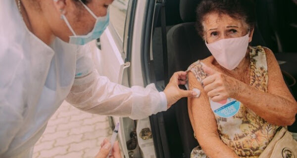 Começa vacinação para idosos de 85 a 89 anos contra a Covid-19 em Cabo Frio
