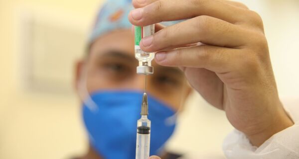 Búzios começa a vacinar trabalhadores da Educação contra Covid-19 nesta segunda (7)