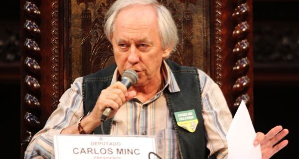 Carlos Minc sobre Dunas do Peró: "Não pode haver incompatibilidade entre turismo e preservação"