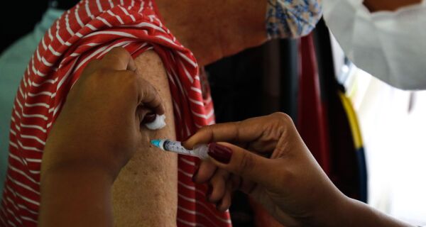 Ministério da Saúde envia 5,7 milhões de doses de vacina contra Covid aos estados nesta quinta (13)