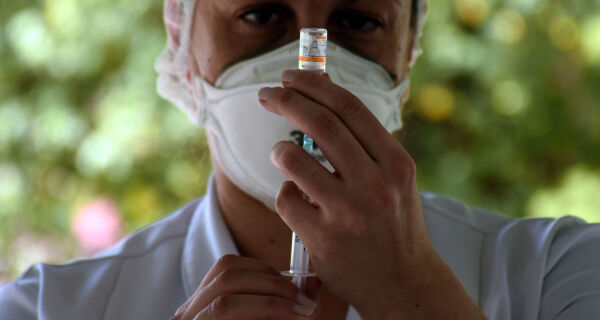 Secretaria Estadual de Saúde institui início do calendário único de vacinação contra Covid-19