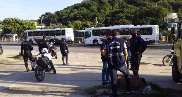 Prefeitura realiza fiscalização para coibir transporte irregular de passageiros em Cabo Frio