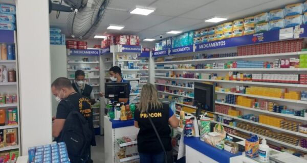 Cinco farmácias são interditadas durante ação do Procon, em Cabo Frio