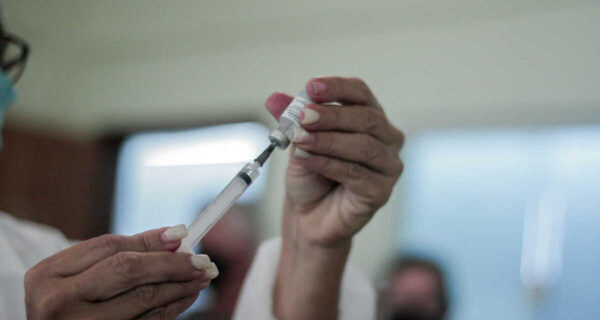São Pedro começa a vacinar pessoas de 57 anos ou mais contra Covid a partir desta segunda (14)