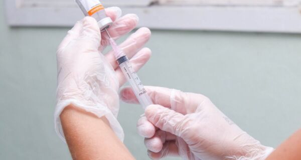 Covid: Búzios vacina pessoas entre 45 e 49 anos e lactantes nesta semana