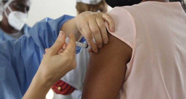 Vacinação de moradores de 35 anos ou mais continua até a próxima sexta (23) em São Pedro da Aldeia