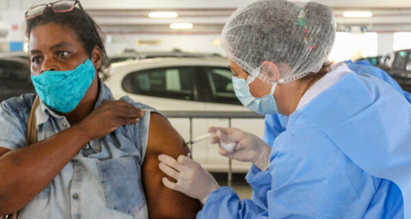 Pessoas de 39 a 43 anos serão vacinadas contra Covid em São Pedro da Aldeia a partir de segunda (12)