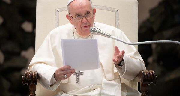 Papa Francisco faz apelo por vacinação