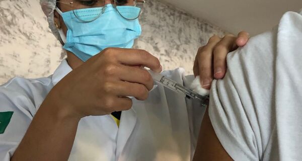 Covid-19: São Pedro da Aldeia vacina pessoas de 30 e 31 anos ao longo da semana