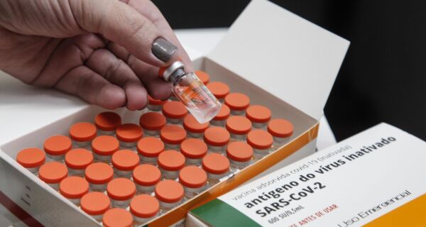 Estado entrega mais 265,4 mil doses de vacinas para os 92 municípios do estado