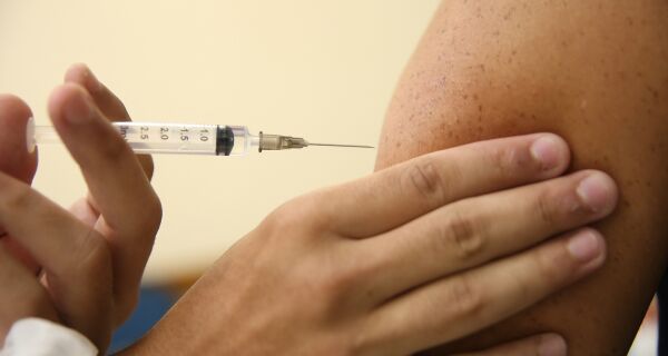 Secretaria Estadual de Saúde distribui 464.490 doses de vacina Pfizer para 92 municípios